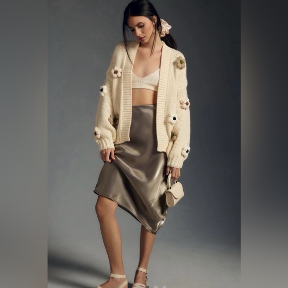 Anthropologie Maeve Chunky Knitted Cream 3D Floral Embellished Cardigan - Picture 4 of 10